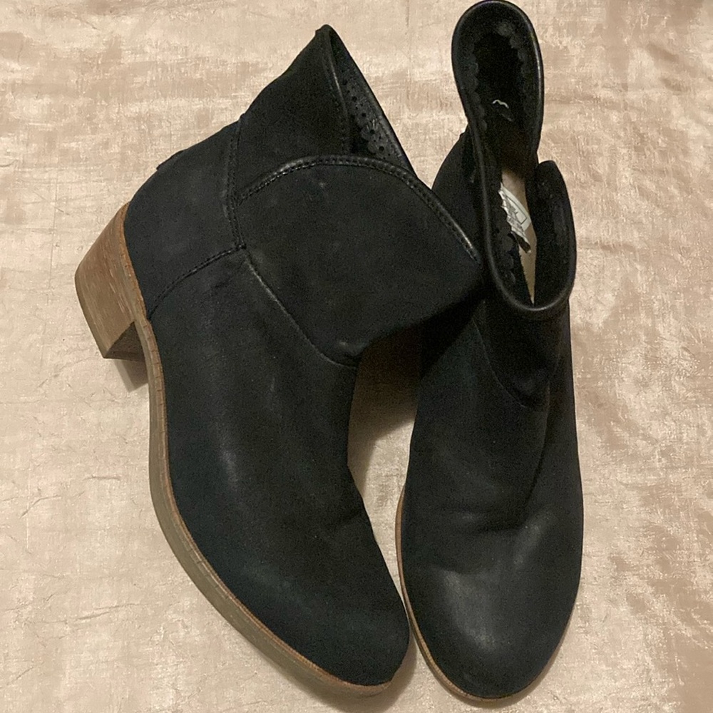 UGG AUSTRALIA Darling Black Leather Ankle Boots
